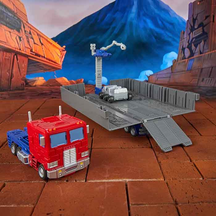 Transformers Studio Series 7 Inch Action Figure Commander Class - Optimus Prime with Trailer #31 (Sub-Standard Packaging) - Image 3