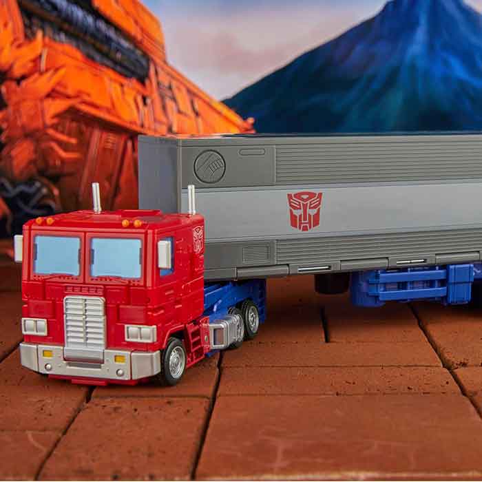 Transformers Studio Series 7 Inch Action Figure Commander Class - Optimus Prime with Trailer #31 (Sub-Standard Packaging) - Image 4